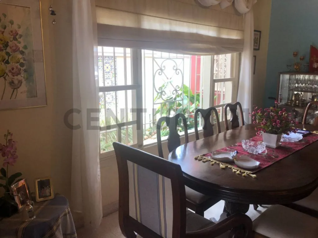 US$ 260.000 VENDO CHALET EN MBURUCUYA A 2 CUADRAS DE 1er PRESIDENTE y 3 DE STMA TRINIDAD — foto 2