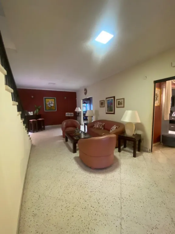 VENDO CASA DE 5 DORMITORIOS | BARRIO NAZARET ASUNCIÓN — foto 2