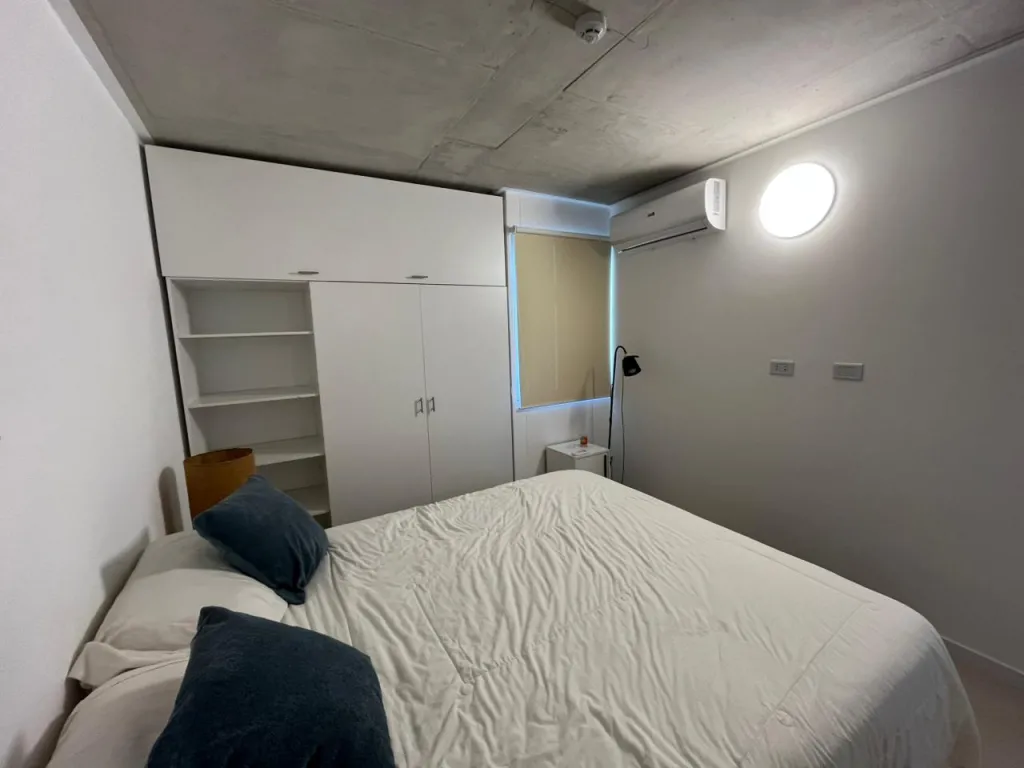 🏢 Alquilo hermoso departamento amoblado en LUQUE 6428 — foto 3