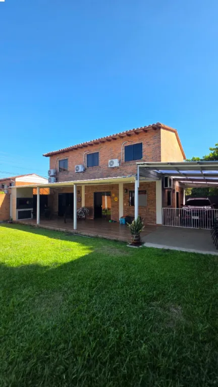 AMPLIA CASA EN VENTA - LUQUE — foto 2