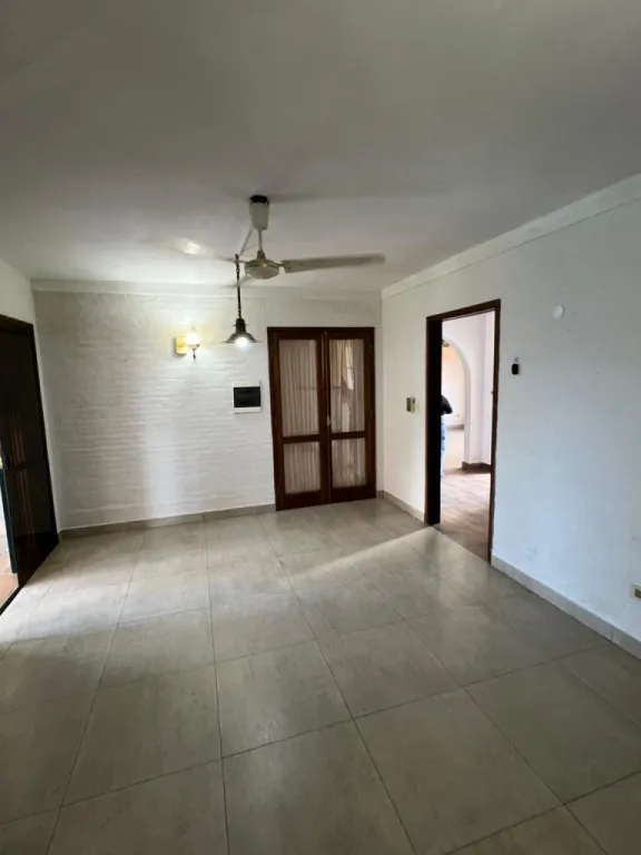 VENDO CASA 3 DORMITORIOS CON PISCINA EN FERNANDO DE LA MORA – ZONA NORTE — foto 2