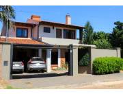 Casa de 4 Dormitorios en Venta en Zona Conmebol en Zona Residencial
