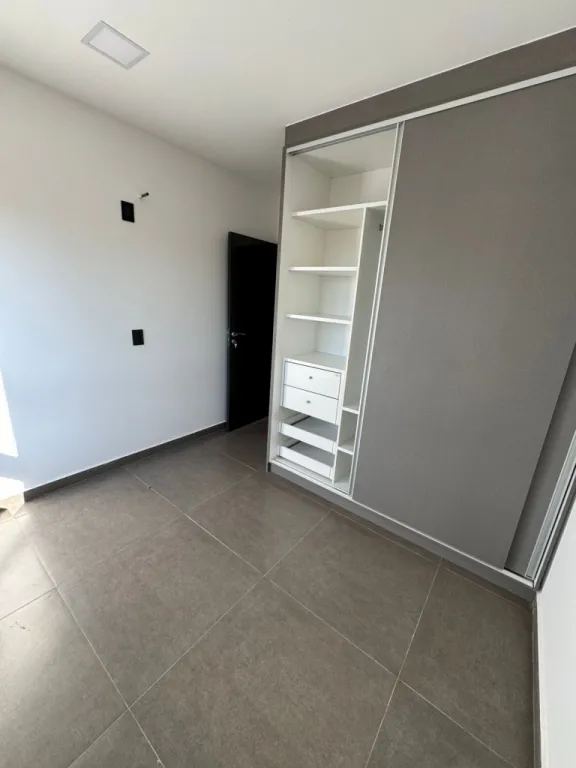 Alquilo o Vendo Amplio Duplex de 3 dormitorios en barrio Laurelty de Luque zona Britez Bor — foto 3