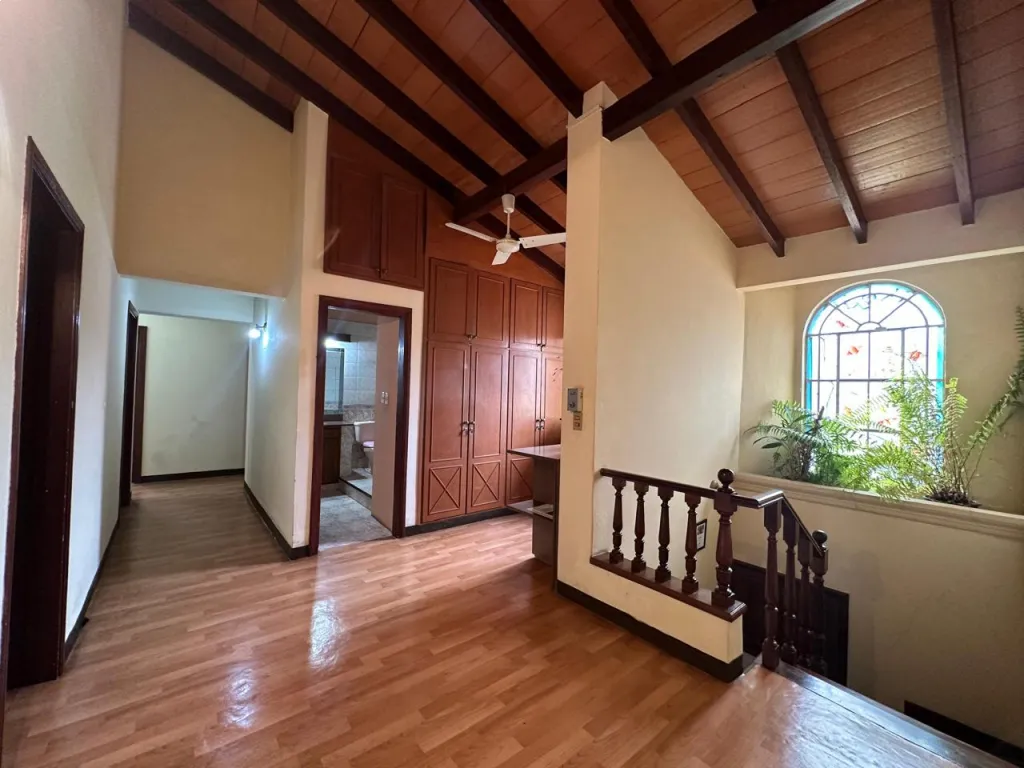 BARRIO JARA VENDO AMPLIA E IMPONENTE RESIDENCIA EN ✨ 4 DORMITORIOS | 5 COCHERAS | DEPTO. — foto 3