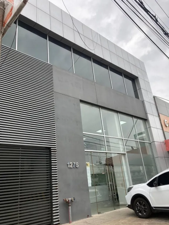 AVDA. E. AYALA, VENDO ALQUILO: ED. CORPORATIVO + SHOWROOM + DEPOSITO, 535 M2 + 19 ESTACIO — Foto 3