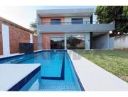 VENDO CASA A ESTRENAR 2 PLANTAS C/PISCINA Y AMPLIO PATIO EN BO.CONCORDIA-MARIANO ROQUE ALO