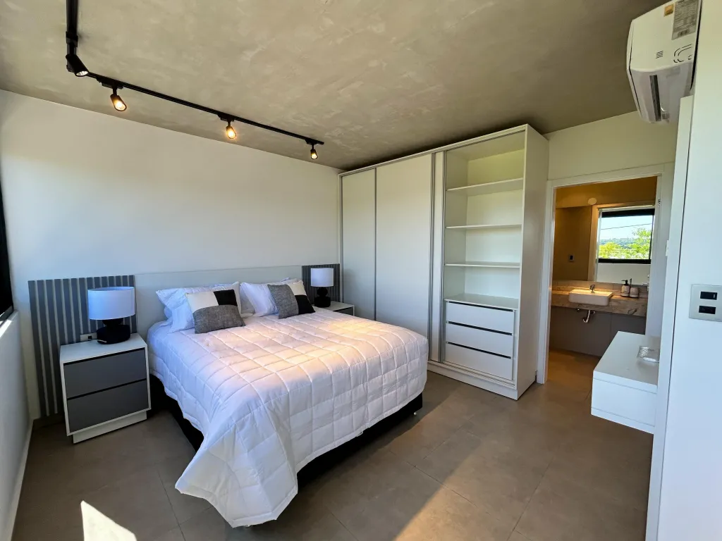 Tríplex ubicado en el Barrio San Francisco de Cambyretá, con vistas panorámicas — foto 3