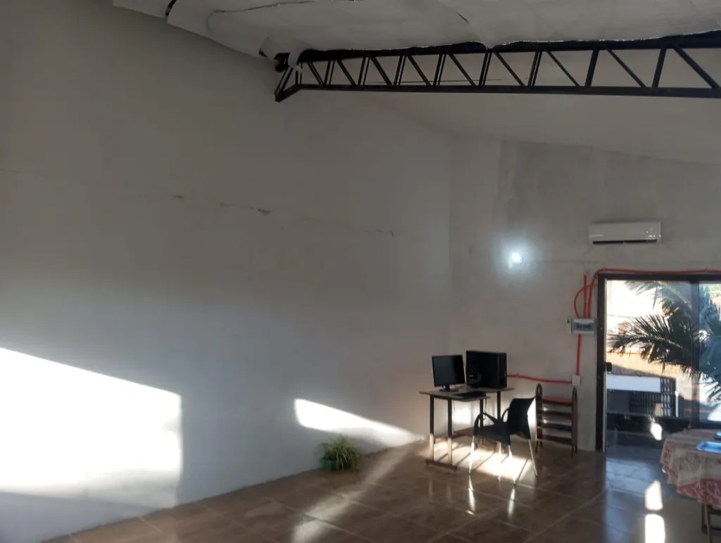 Alquilo Pequeño Depósito con oficina en Encarnación — photo 2