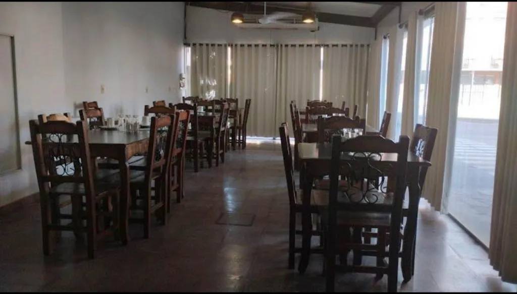 HOTEL EN VENTA SOBRE ACCESO SUR FERNANDO DE LA MORA IMPERDIBLE!! — Foto 3