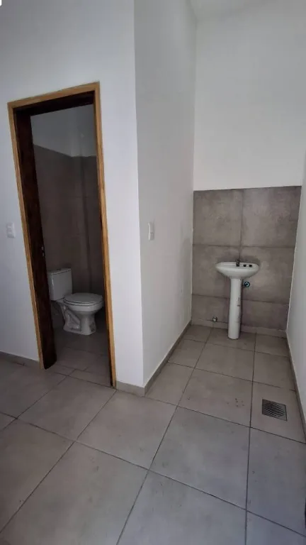 LOCAL COMERCIAL EN ALQUILER SOBRE AVENIDA SANTA TERESA — Foto 2