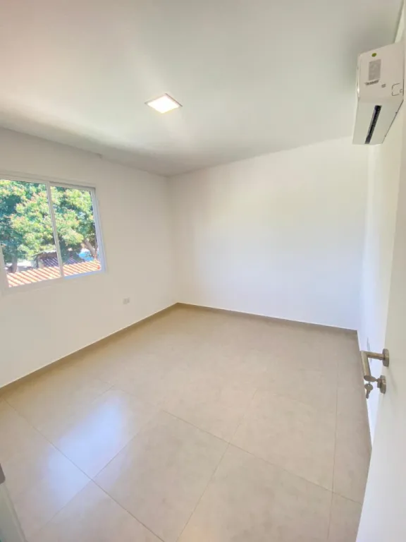 Alquilo Dúplex en Luque de 2 dormitorios en Barrio cerrado — foto 3