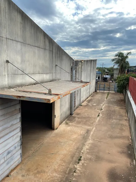 VENDO SHOWROOM EN CORONEL OVIEDO — foto 3