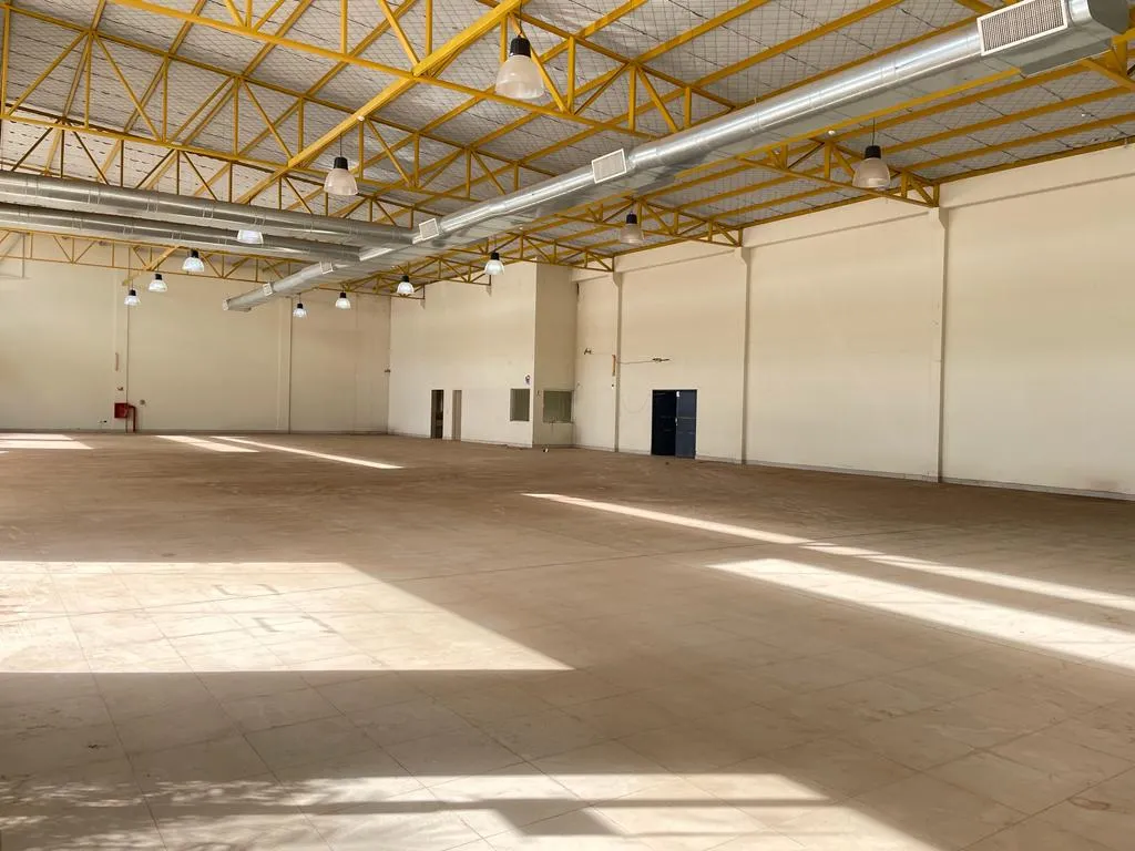 VENDO SHOWROOM EN CORONEL OVIEDO — foto 2