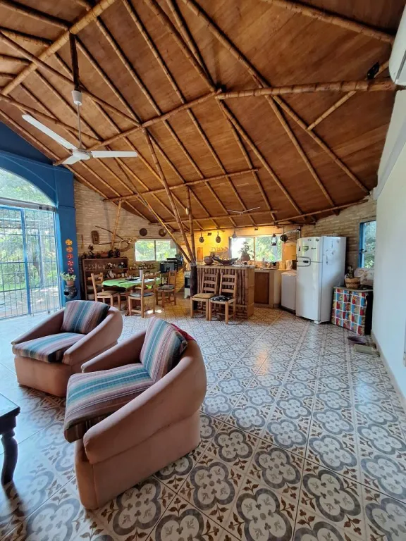 SE VENDE CASA EN AREGUA, BO. LAS MERCEDES — foto 2