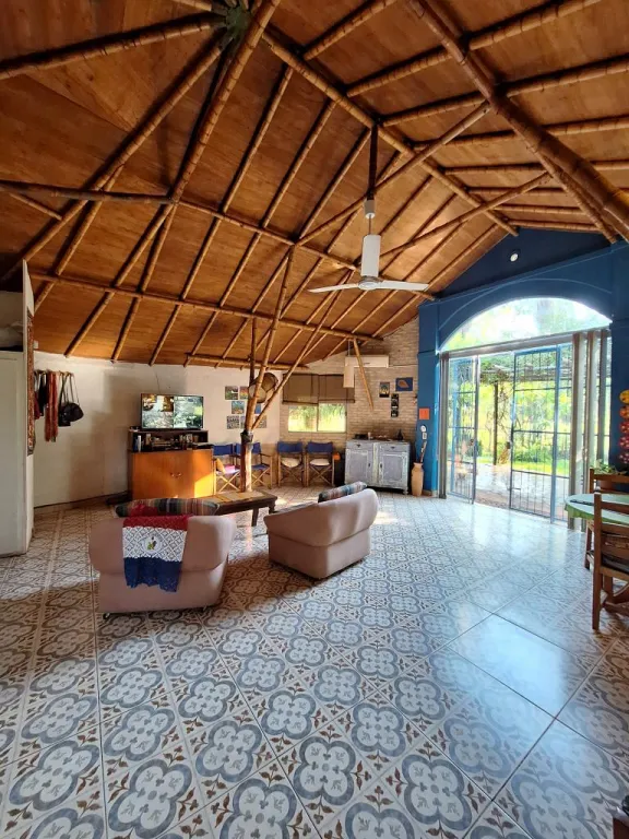 SE VENDE CASA EN AREGUA, BO. LAS MERCEDES — foto 3