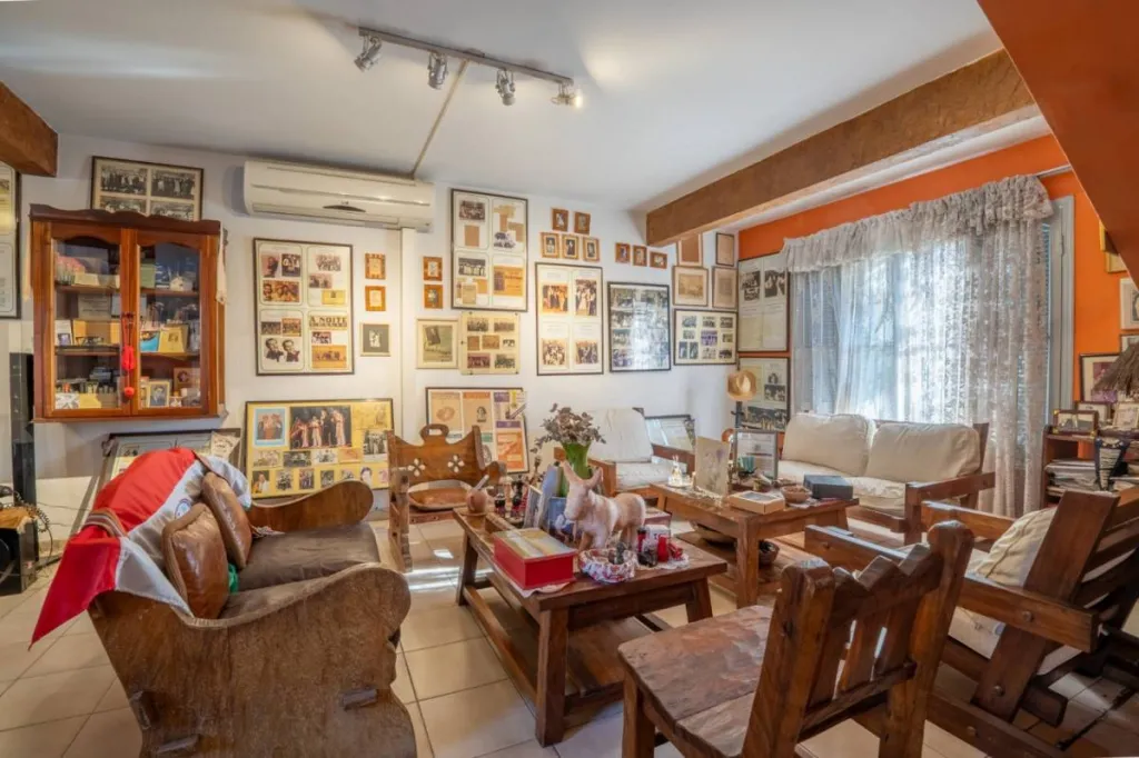 VENDO CASA 4 DORMITORIOS EN ESQUINA BARRIO NAZARET — foto 2