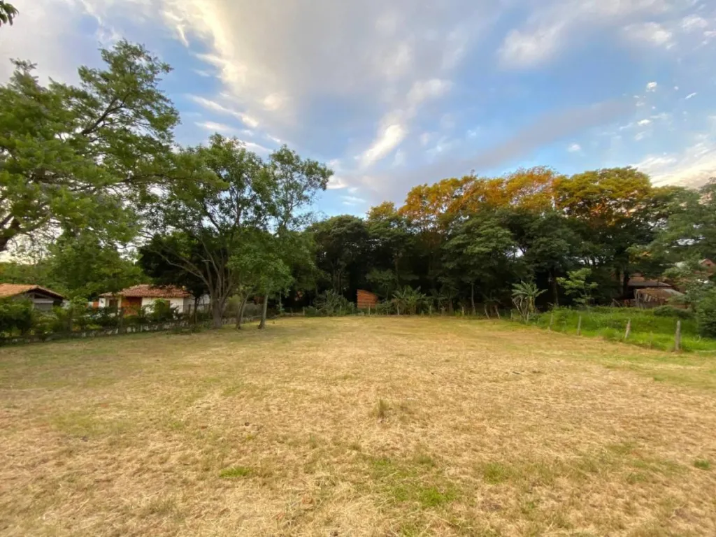 EN VENTA TERRENO DE 1.200 m² EN EL CENTRO DE ALTOS, CORDILLERA — foto 2