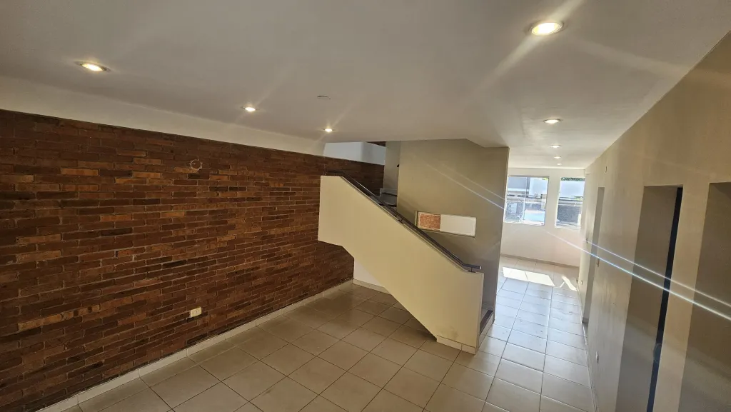 Hermosa casa de dos plantas, ideal para familia, con espacios amplios, excelente distribuc — foto 2