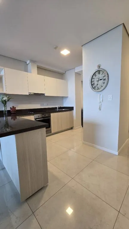 VENDO DEPARTAMENTO DE 3 HABITACIONES - SEMI AMOBLADO - EDIFICIO ALTAMIRA — foto 2