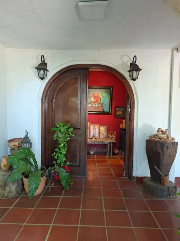 VENDO CASA CON GRANDES DIMENSIONES EN TERRENO EN BARRIO ARANJUEZ — foto 2