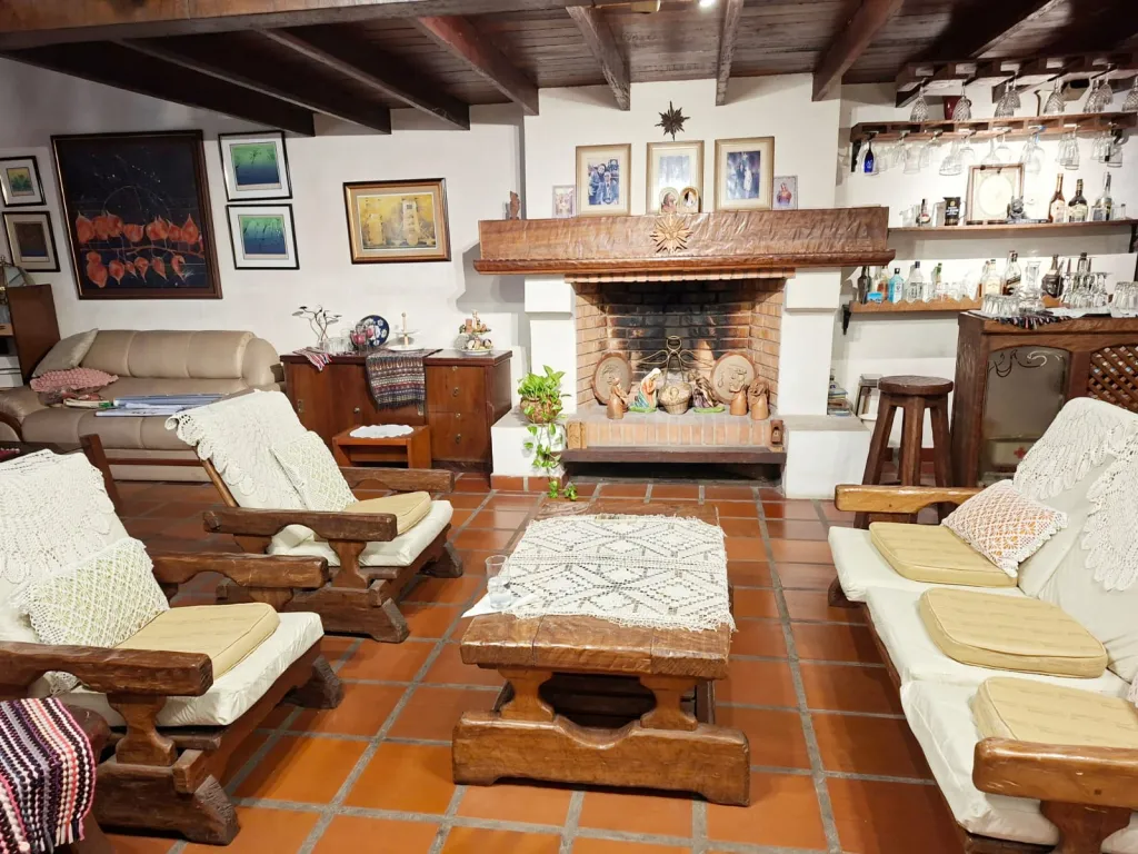 VENDO CASA CON GRANDES DIMENSIONES EN TERRENO EN BARRIO ARANJUEZ — foto 3