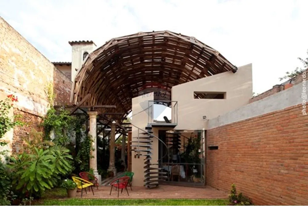 VENTA CASA DE DISEÑO ASUNCIÓN — foto 2