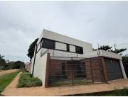 ALQUILO CASA MINIMALISTA 3 DORMITORIOS EN MARIANO ROQUE ALONSO