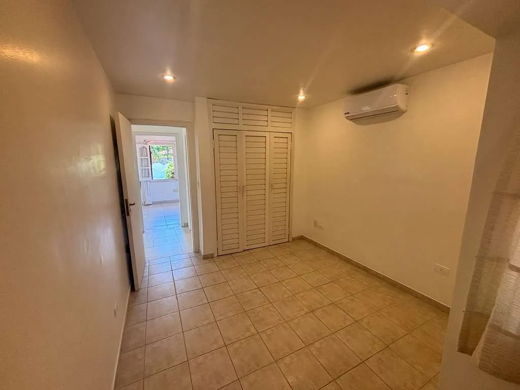 REF. S102 - Alquilo Dúplex 3 Dormitorios 190 m2 barrio Mariscal Estigarribia — foto 2