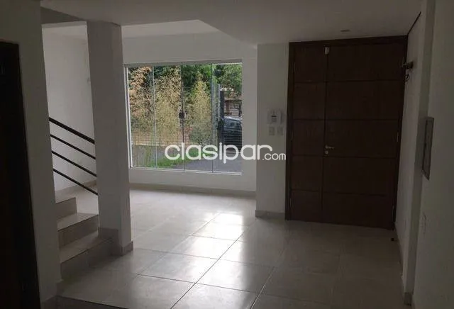 VENDO DUPLEX EN LUQUE BARRIO LOMA MERLO COD 1352 PRECIO: 135.000 USD CUENTA CON: SUPERFI — foto 2