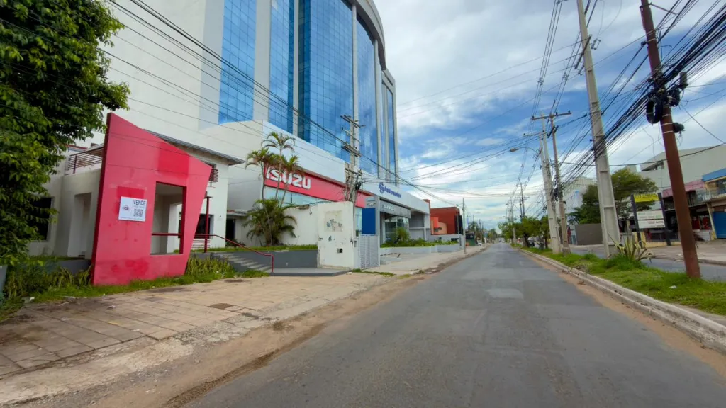 OPORTUNIDAD - EN VENTA! AMPLIA PROPIEDAD A VALOR TERRENO SOBRE LA AVDA. ARTIGAS! — foto 2