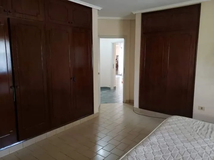 En alquiler amplia casa en Barrio Herrera - Asunción — foto 3