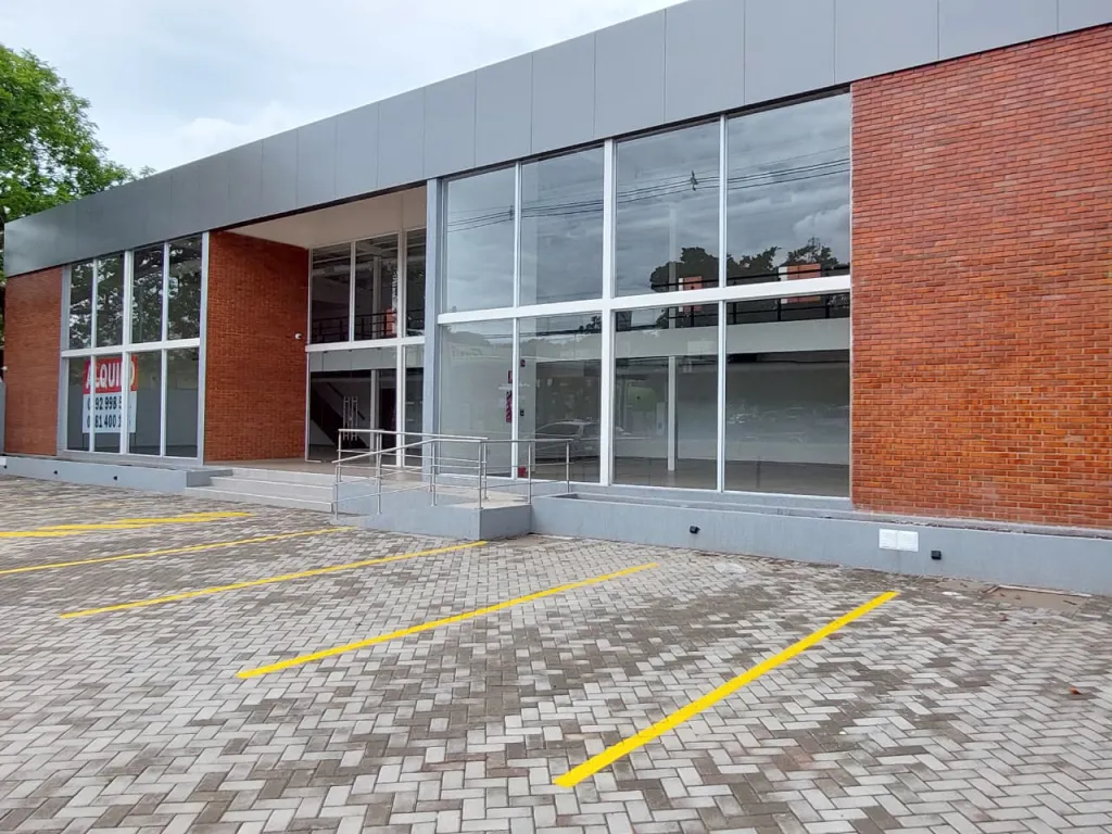 ALQUILO SHOWROOM Y OFICINAS DE 435 M2 EN FERNANDO DE LA MORA ZONA NORTE‼️ C-1170 — Foto 3