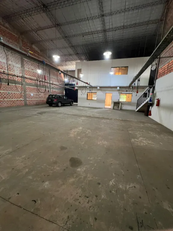 VENDO DEPOSITO CON OFICINAS CORPORATIVAS EN SAN LORENZO ZONA PINEDO COD 6423 — фото 2