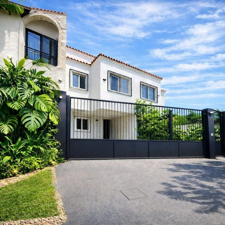 LUJOSA CASA PAREADA EN VENTA EN ASUNCION - BARRIO MBURUCUYA — foto 3