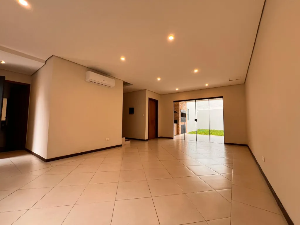 Vendo Dúplex con Área de Servicio en Barrio Villa Aurelia — фото 3