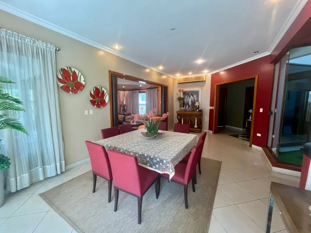 Alquilo Imponente Residencia para Oficina o Vivienda en Barrio Villa Aurelia La casa esta — foto 2