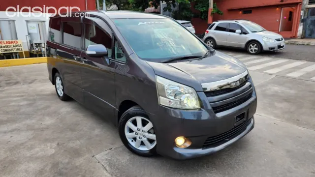 Toyota Noah 2009 - foto 2