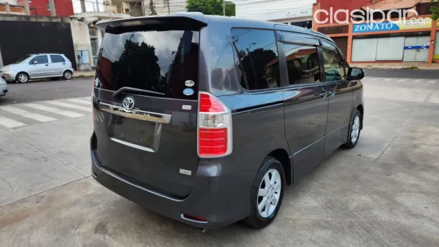 Toyota Noah 2009 — foto 5