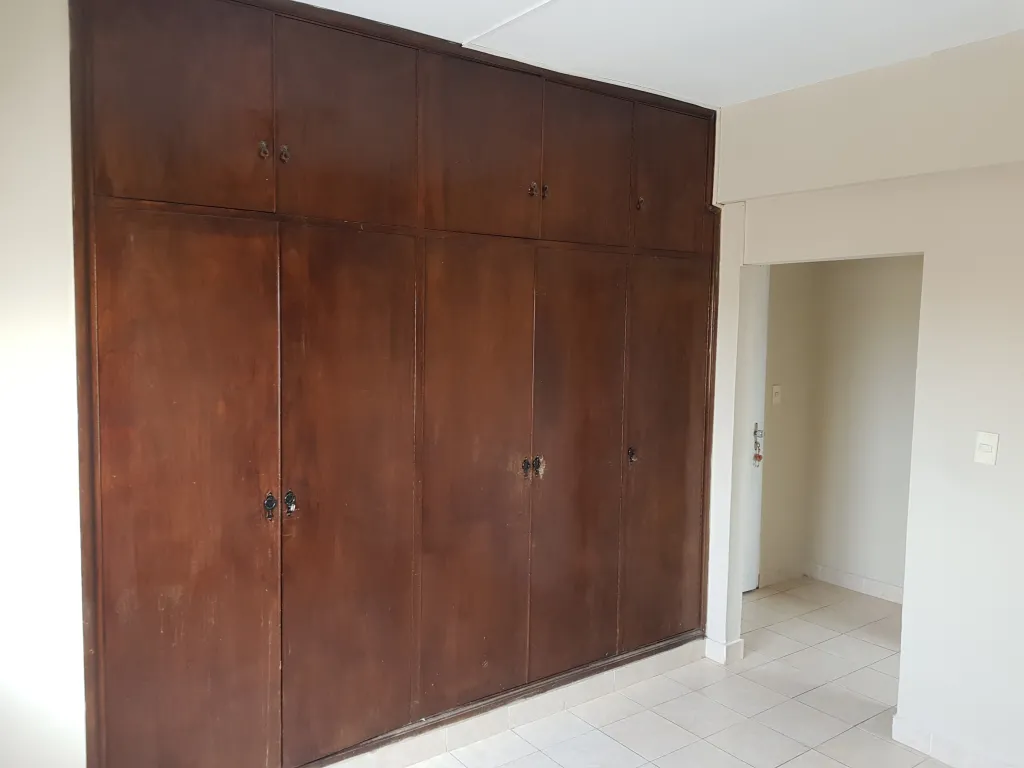 VENDO AMPLIO DEPARTAMENTO 4 DORMITORIOS — foto 3