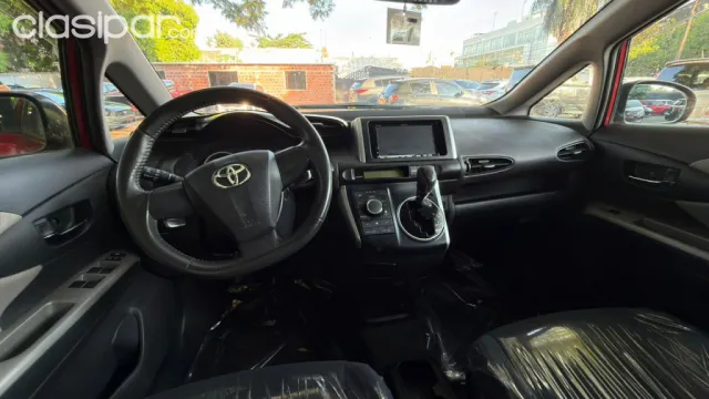 Toyota Wish 2011 — foto 5