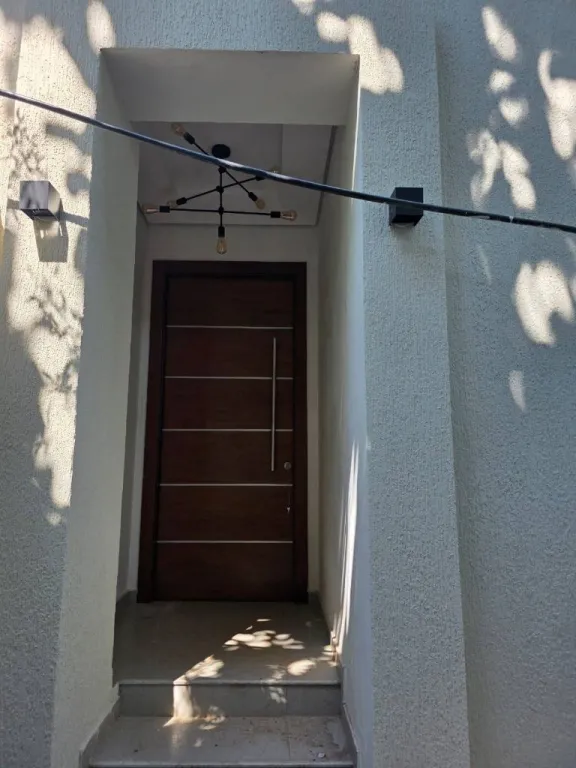 ALQUILO CASA ESTILO CHALET 2 DORMITORIOS EN MBURICAO ASUNCION — foto 2