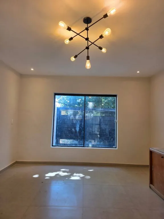 ALQUILO CASA ESTILO CHALET 2 DORMITORIOS EN MBURICAO ASUNCION — foto 3