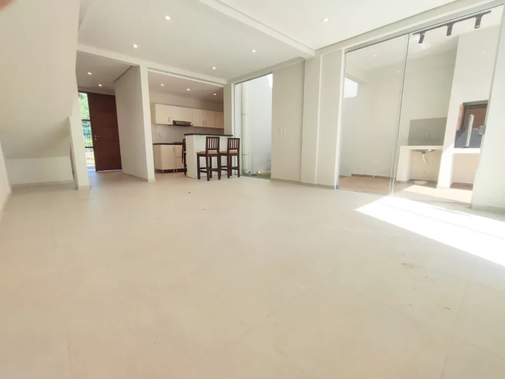VENDO DUPLEX A ESTRENAR EN LUQUE ZONA CONMEBOL COD 6416 — foto 2