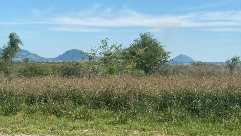 Campo 34,6 Ha en Acahay - Arroyo, Bosque y Vistas al Cerro - Oferta — foto 2