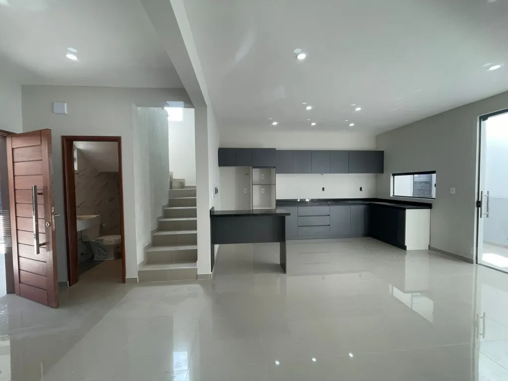Vendo Casa de 5 dormitorios con piscina en Lambare zona Club Cerro Cora — foto 2
