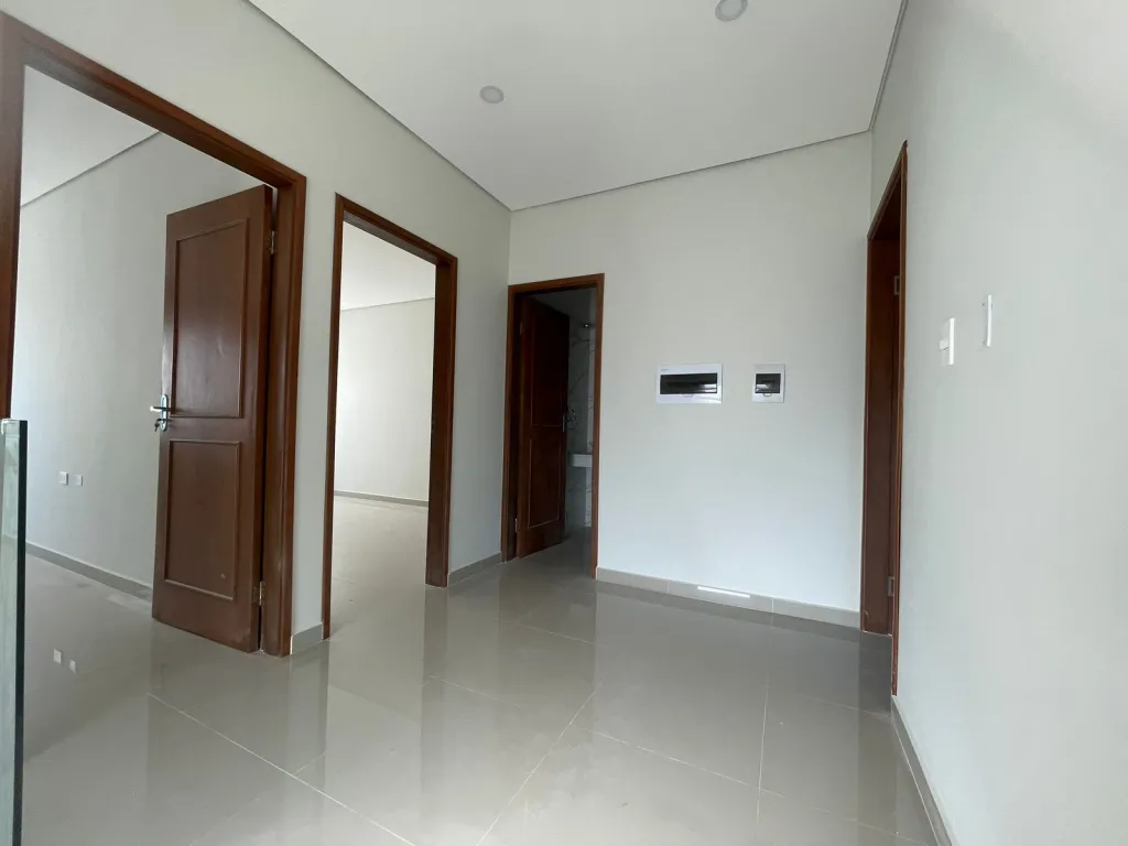 Vendo Casa de 5 dormitorios con piscina en Lambare zona Club Cerro Cora — foto 3