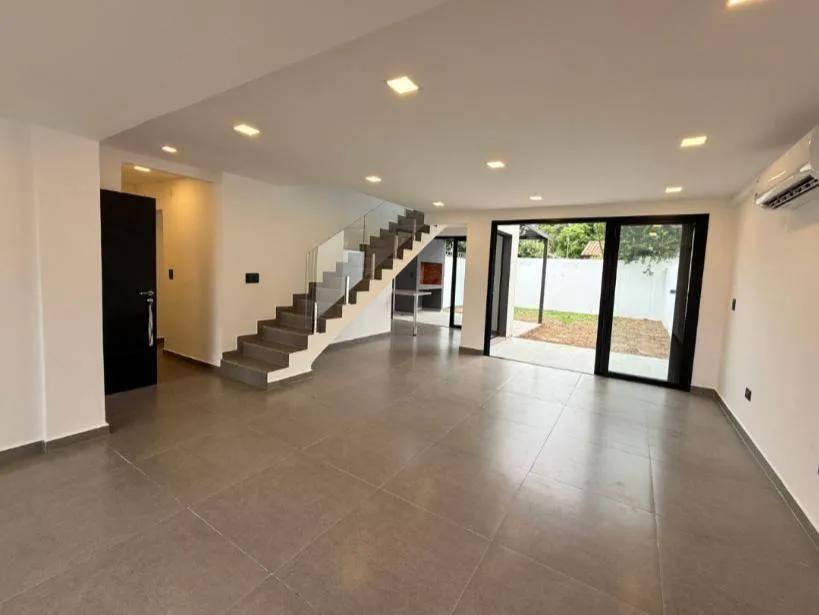 ALQUILO DUPLEX ESTILO MINIMALISTA 3 DORMITORIOS EN LUQUE ZONA LAURELTY — foto 3