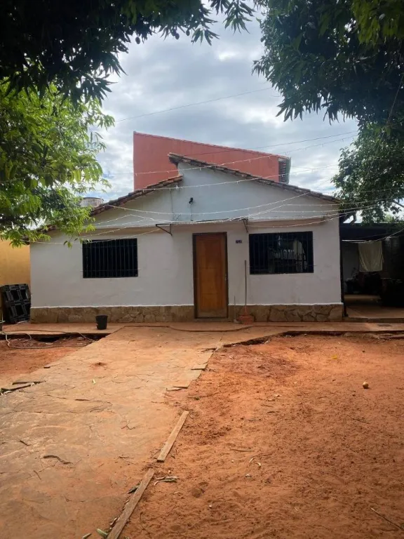 VENDO TERRENO EN ESQUINA LAMBARE CON CASA A REFACCIONAR O DEMOLER — foto 2