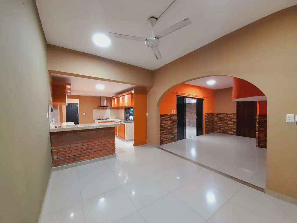 VENDO CASA EN LAMBARÉ ZONA SUPERMERCADO EL PUEBLO‼ — foto 3