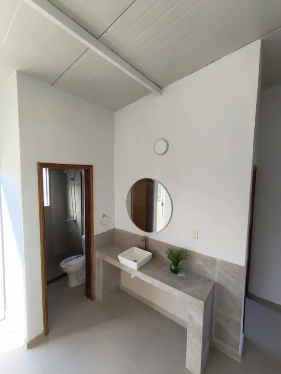 VENDO AMPLIA CASA EN MARIANO ROQUE ALONSO — foto 3